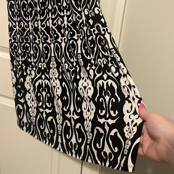 White House Black Market size Small w keyhole in front & back damask timeless - Picture 4 of 8